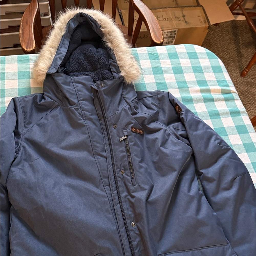 Columbia Women’s Navy Winter Jacket with Faux Fur Hood and Omni-Heat. - Picture 2 of 6